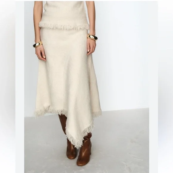 Zara Cream Asymmetrical Skirt - Picture 2 of 8